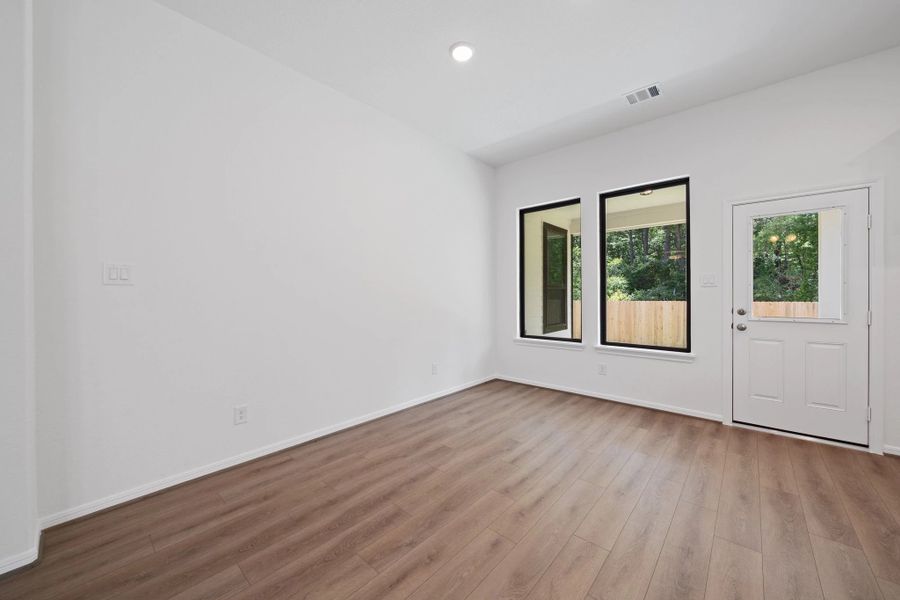 Spacious, unfurnished interior of a new home in Spring Creek Trails, Magnolia (Image 13).