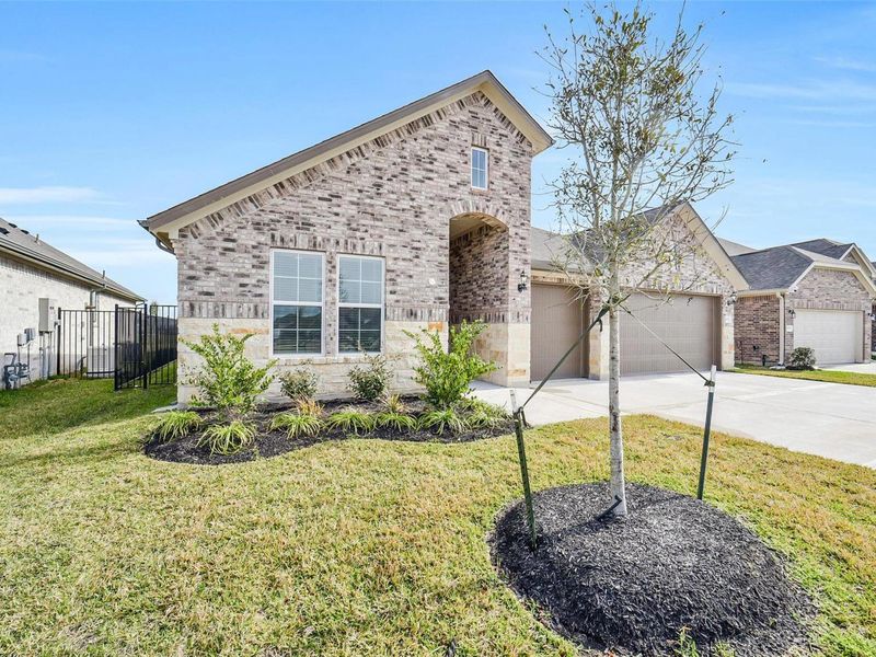 Front exterior of a new home in Sierra Vista, Rosharon, TX, highlighting curb appeal (Image 27).