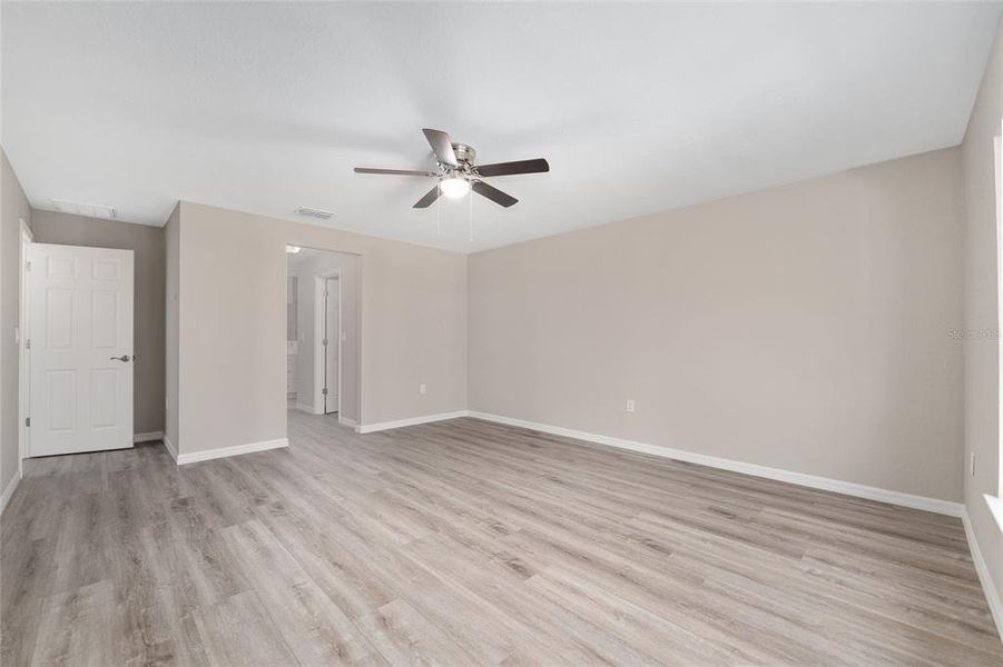 Spacious, unfurnished interior of a new home in , Dunnellon (Image 21).
