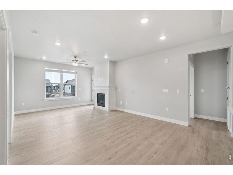 Spacious, unfurnished interior of a new home in Highlands at Fox Hill - The Flats, Longmont (Image 13).