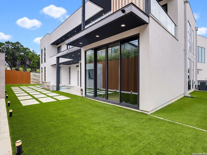 Exterior details and patio area of a home in , San Antonio (Image 4).