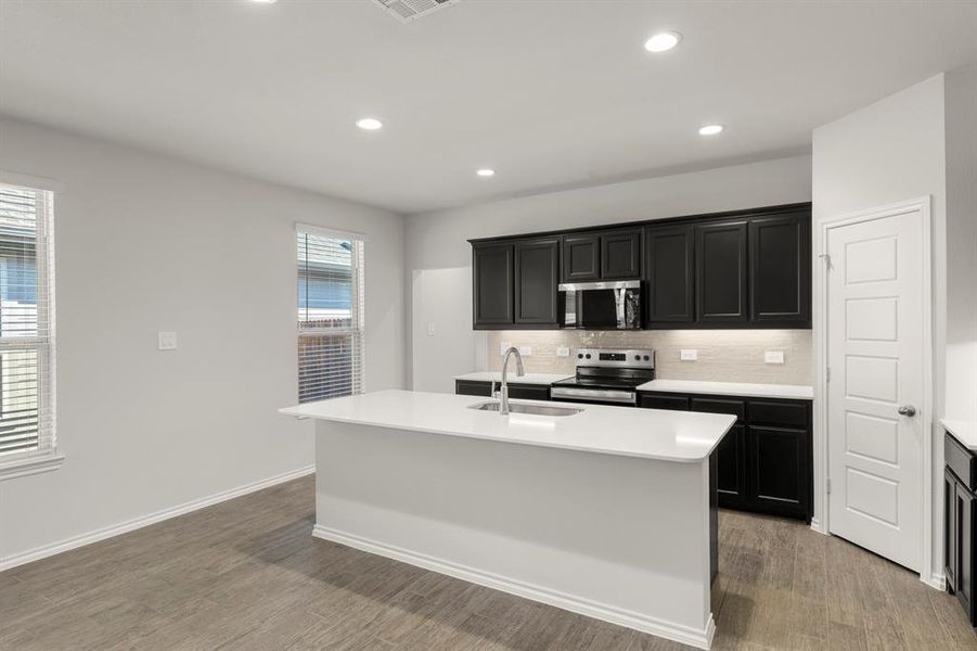 16. 1713 Meadow Crest - Kitchen (3) 16. 1713 Meadow Crest - Kitchen (3)