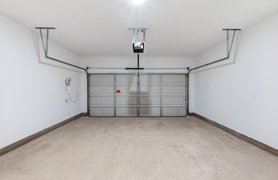 Spacious, unfurnished interior of a new home in Santa Rita Ranch, Liberty Hill (Image 35).