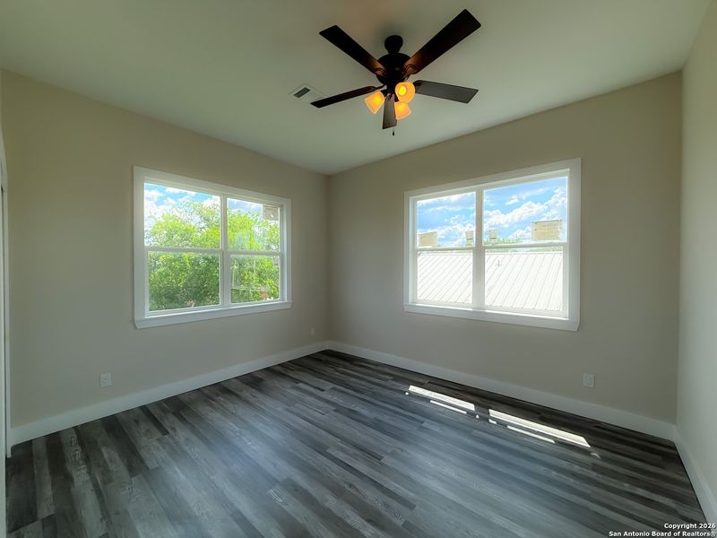 Spacious, unfurnished interior of a new home in , Canyon Lake (Image 18).