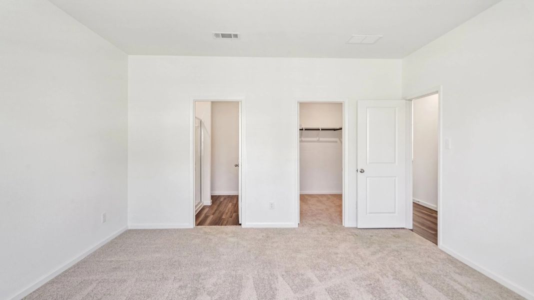 Representative unfurnished interior of a home built from the Jupiter by Starlight Homes in Brookshire at Legacy Hills, Celina (Image 17).