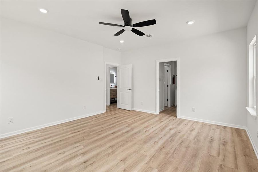 Spacious, unfurnished interior of a new home in , Woodway (Image 26). Spacious, unfurnished interior of a new home in , Woodway (Image 26).