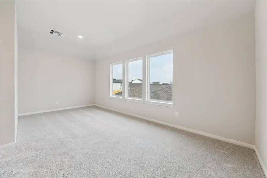 Spacious, unfurnished interior of a new home in Elyson, Katy (Image 22).