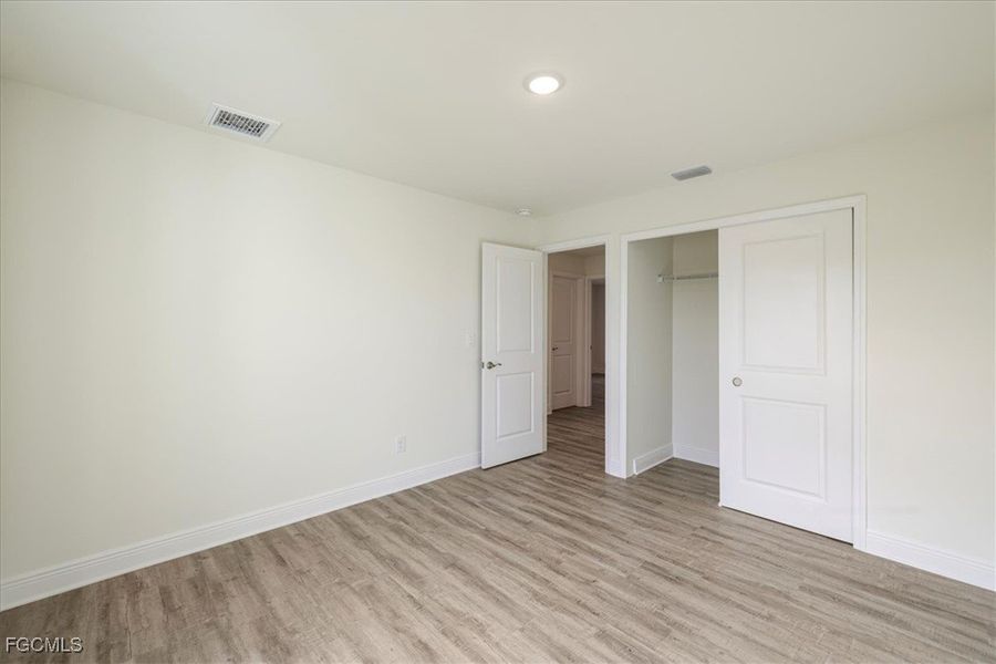 Spacious, unfurnished interior of a new home in Cape Coral, Cape Coral (Image 25).