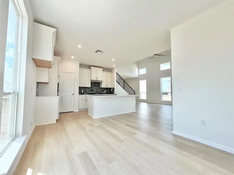 Spacious, unfurnished interior of a new home in Porter Country, Buda (Image 13). Spacious, unfurnished interior of a new home in Porter Country, Buda (Image 13).