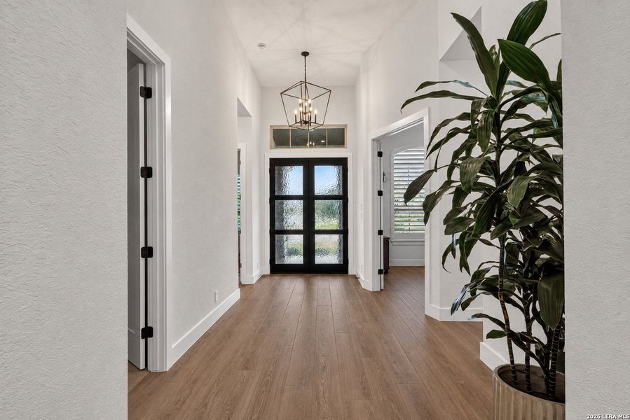 Spacious, unfurnished interior of a new home in Veramendi, New Braunfels (Image 22).
