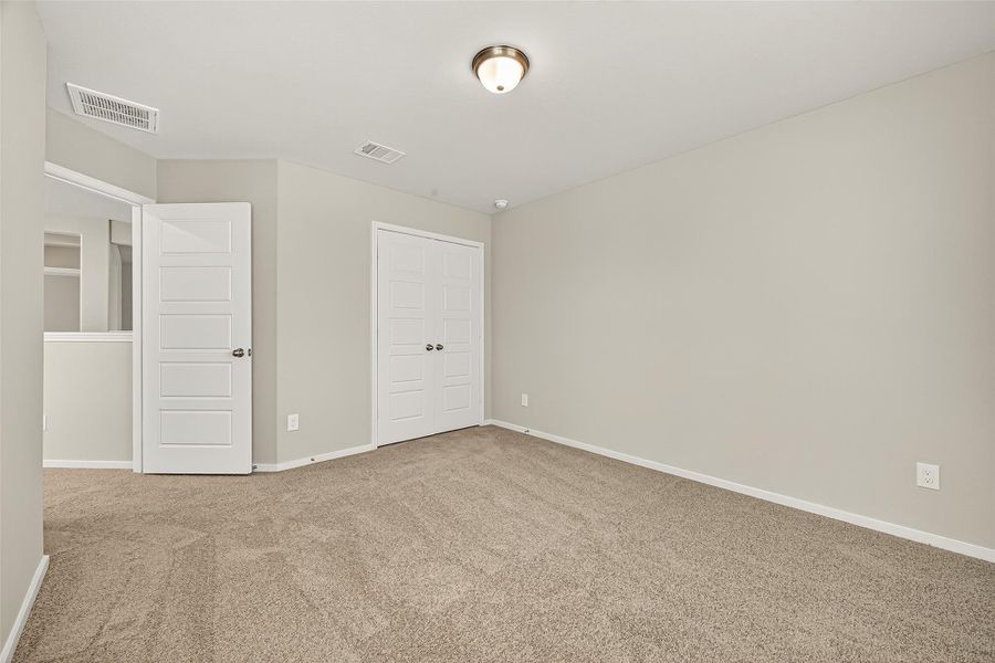 Spacious, unfurnished interior of a new home in Sunterra, Katy (Image 34). Spacious, unfurnished interior of a new home in Sunterra, Katy (Image 34).