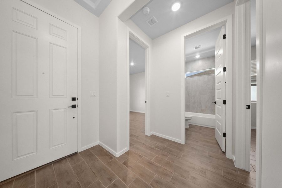 Representative unfurnished interior of a home built from the Prado by Hakes Brothers in Paseo Del Este, El Paso (Image 20).