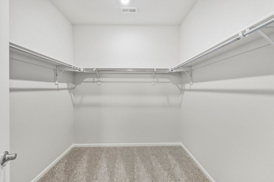 Spacious, unfurnished interior of a new home in Talon Pointe, Thornton (Image 18).