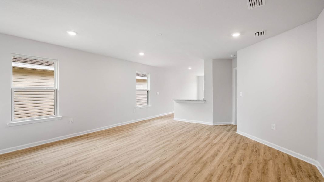 Spacious, unfurnished interior of a new home in Park Place, Panama City (Image 14).
