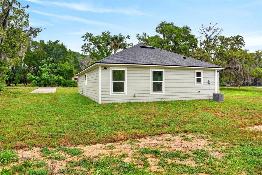 Exterior details and patio area of a home in , Leesburg (Image 27).