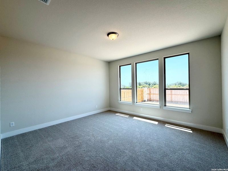 Spacious, unfurnished interior of a new home in Ladera - 60s, San Antonio (Image 12).