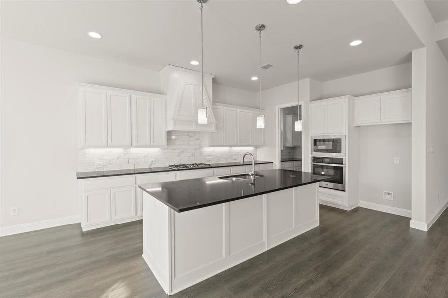 15. 2109 Clairmount - Kitchen (2)