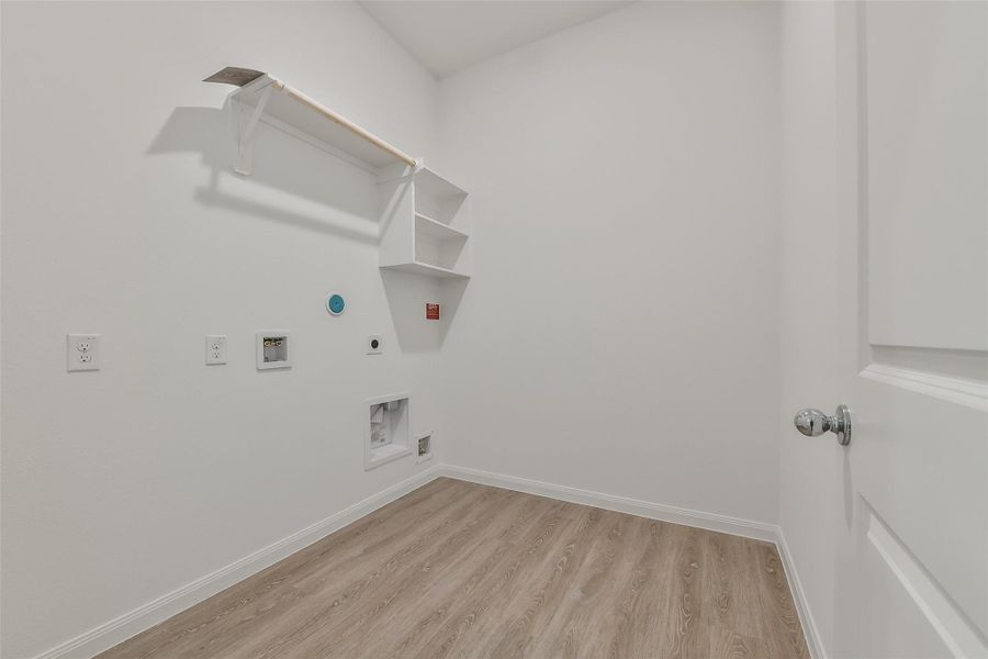 Spacious, unfurnished interior of a new home in King Oaks Village, Baytown (Image 27).