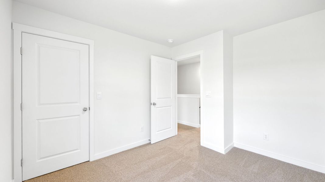 Spacious, unfurnished interior of a new home in The Cove at Thrasher Landing, Hixson (Image 24).