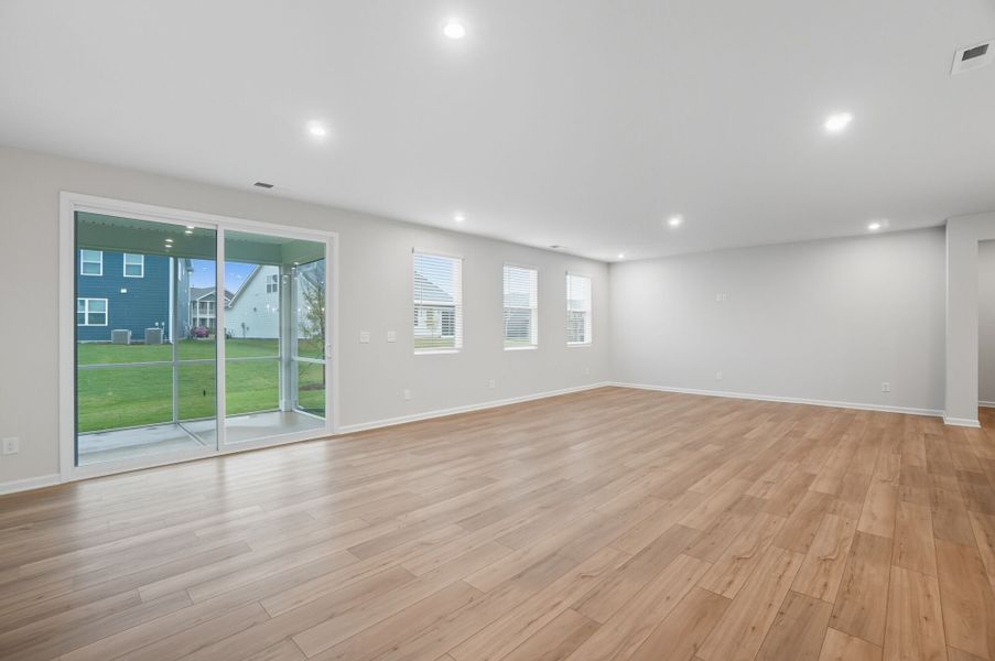 Spacious, unfurnished interior of a new home in Waxhaw Landing, Monroe (Image 14).