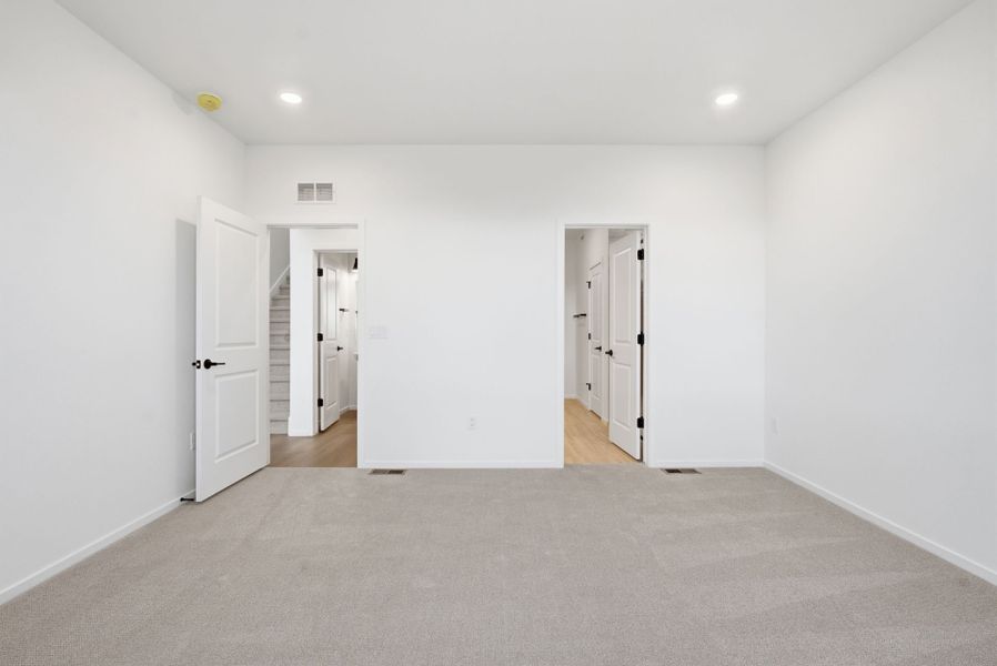Spacious, unfurnished interior of a new home in Harvest Crossing, Aurora (Image 20).