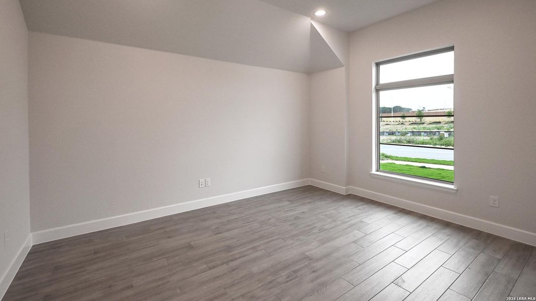 Spacious, unfurnished interior of a new home in Mayfair, New Braunfels (Image 18).