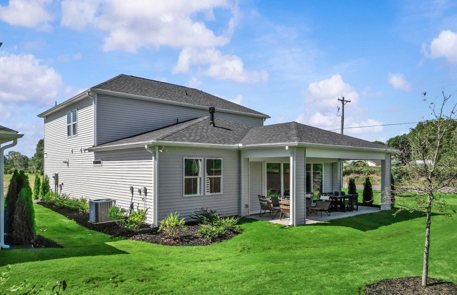 Representative exterior details of a home built from the Winthrop by Pulte Homes in Fox Hollow, Spartanburg (Image 4).