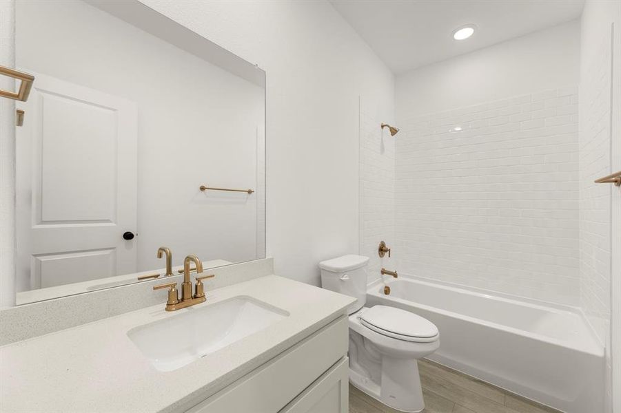 23. 827 Pedernales - 2ND Bath