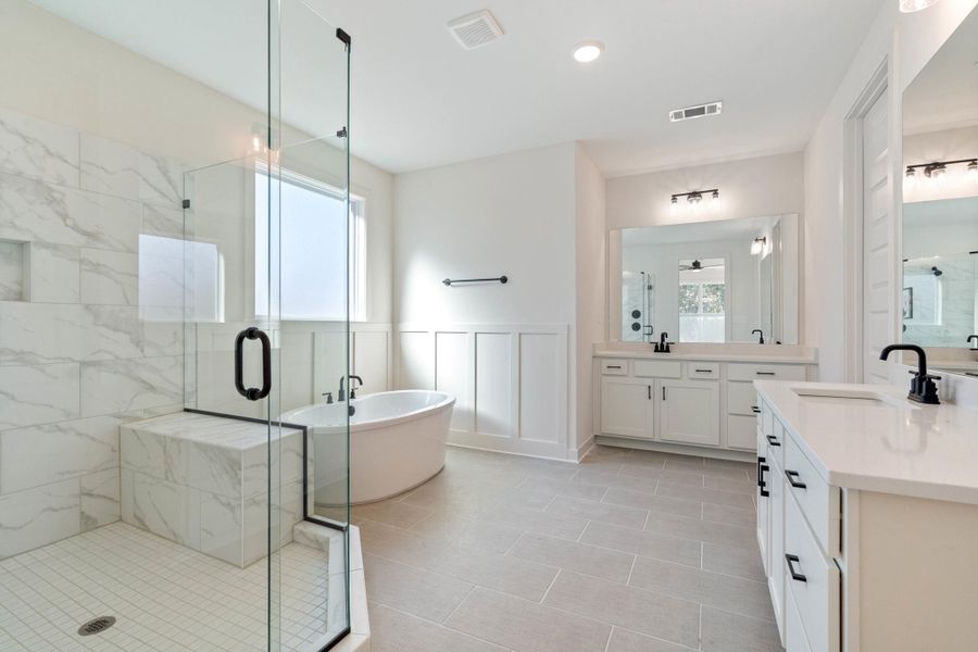 Furnished interior view inside a new home in White Oak, Arlington (Image 12).