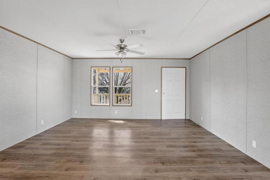 Spacious, unfurnished interior of a new home in , Aurora (Image 11).