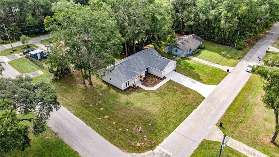 Exterior details and patio area of a home in , Ocala (Image 25).