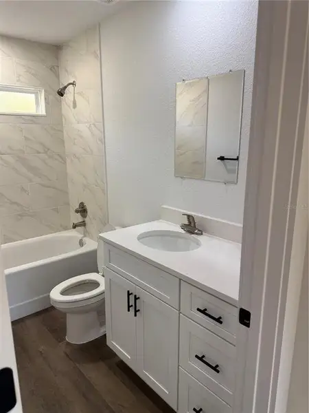 Furnished interior view inside a new home in , Ocklawaha (Image 5).