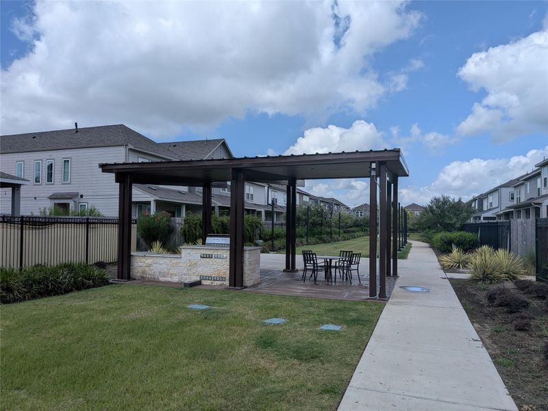 Community amenities in McClendon Park Village, Houston (Image 31).