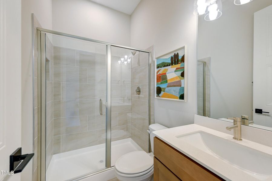 PJD5-0048-00_Horizon_Bathroom 5