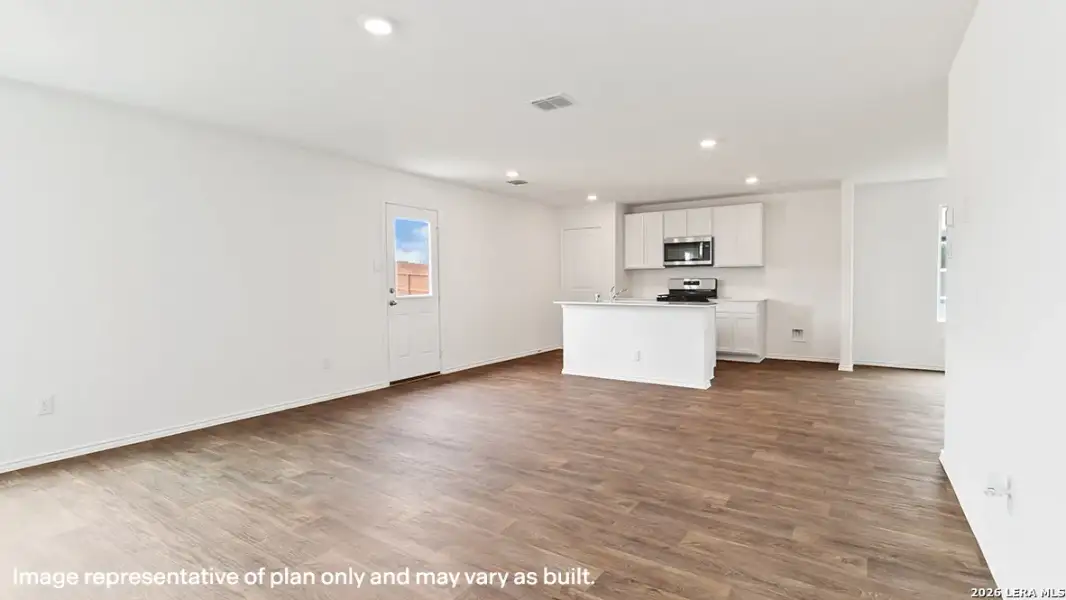 Spacious, unfurnished interior of a new home in Avenida, Converse (Image 20).
