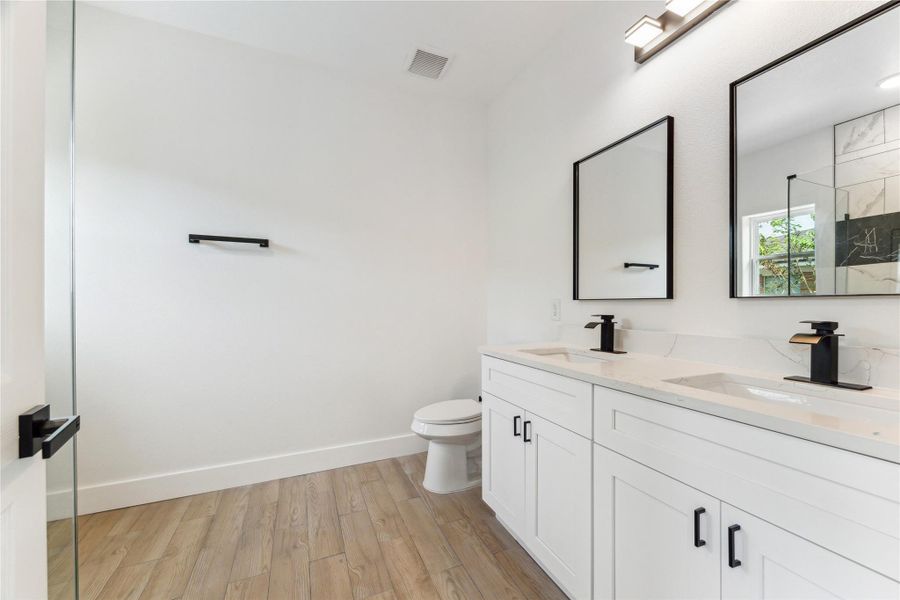 Furnished interior view inside a new home in , Santa Fe (Image 8).