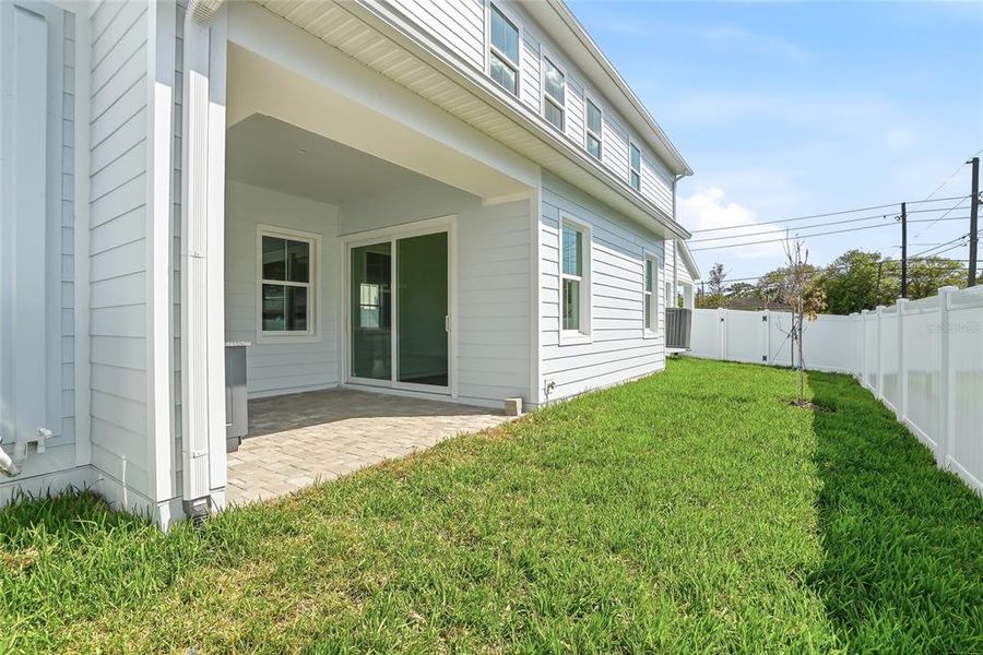 Exterior details and patio area of a home in , St. Petersburg (Image 33).