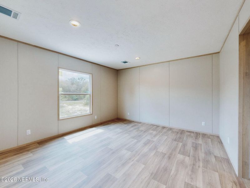 Spacious, unfurnished interior of a new home in , Keystone Heights (Image 20).