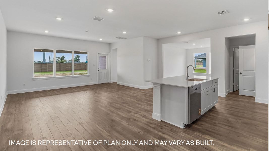 Spacious, unfurnished interior of a new home in Riverview, Georgetown (Image 12).