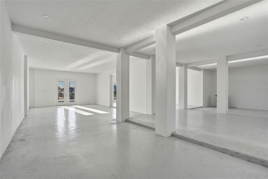 Spacious, unfurnished interior of a new home in , Madeira Beach (Image 25).
