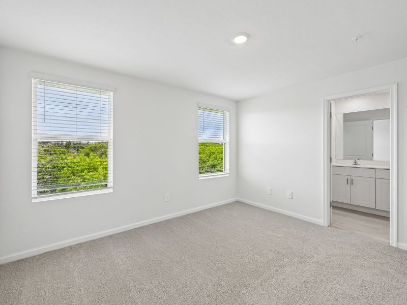 Spacious, unfurnished interior of a new home in Tidewater, Fort Pierce (Image 18).