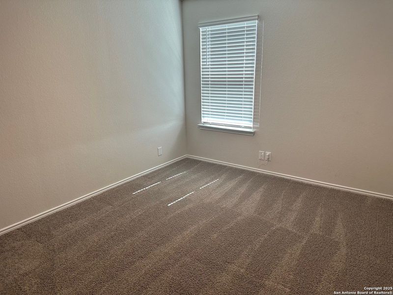 Spacious, unfurnished interior of a new home in Valley Ranch, San Antonio (Image 8).