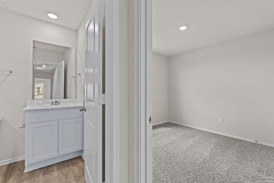 Spacious, unfurnished interior of a new home in Spring Valley, New Braunfels (Image 28).