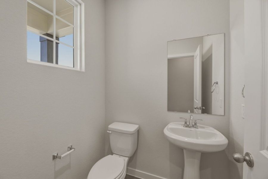 Furnished interior view inside a new home in Highland Ridge, New Braunfels (Image 8).