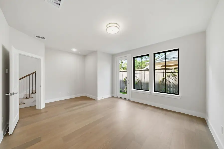 Spacious, unfurnished interior of a new home in Spring Valley Creek, Houston (Image 15).
