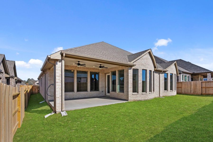 Exterior details and patio area of a home in Chambers Creek, Willis (Image 19).