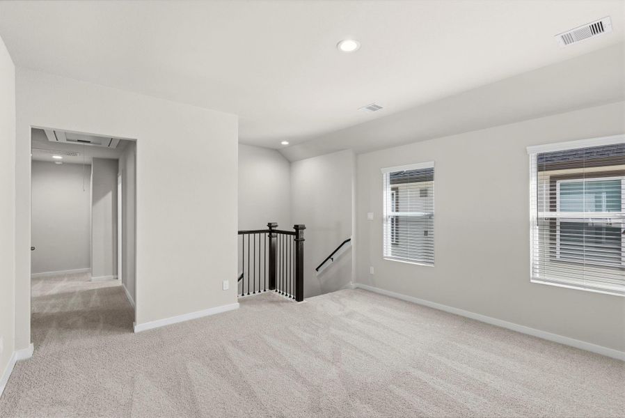 Spacious, unfurnished interior of a new home in Grand Oaks Village, Houston (Image 10).