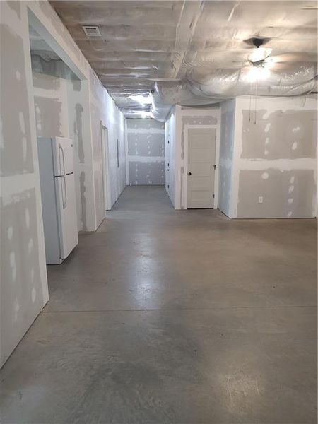 Spacious, unfurnished interior of a new home in , Dallas (Image 22).