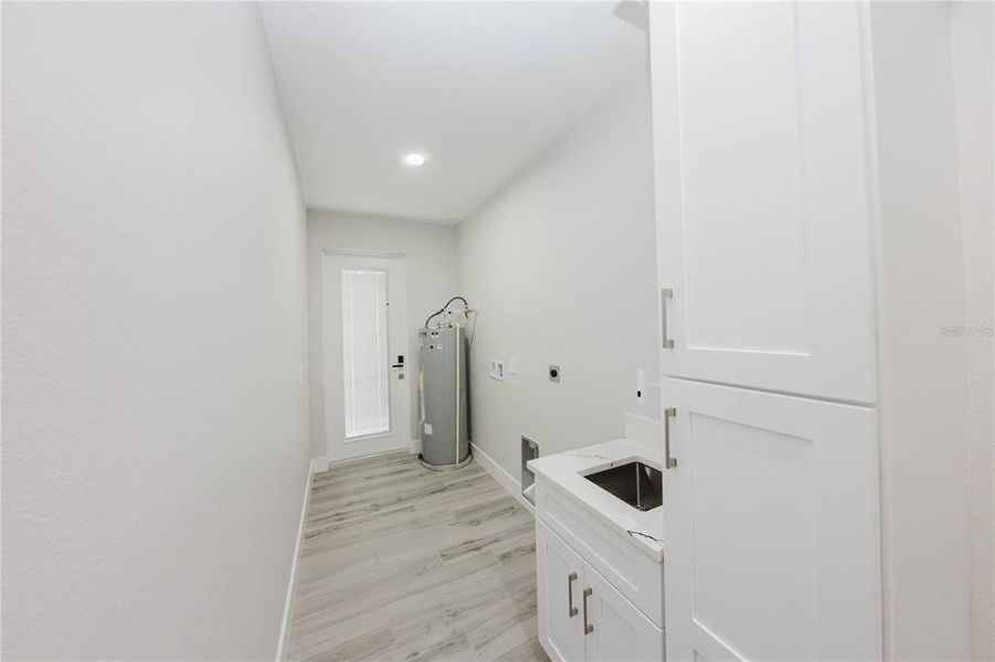 Furnished interior view inside a new home in , Eustis (Image 33).