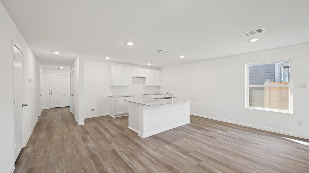 Spacious, unfurnished interior of a new home in McCrorey Trails, Conroe (Image 14).